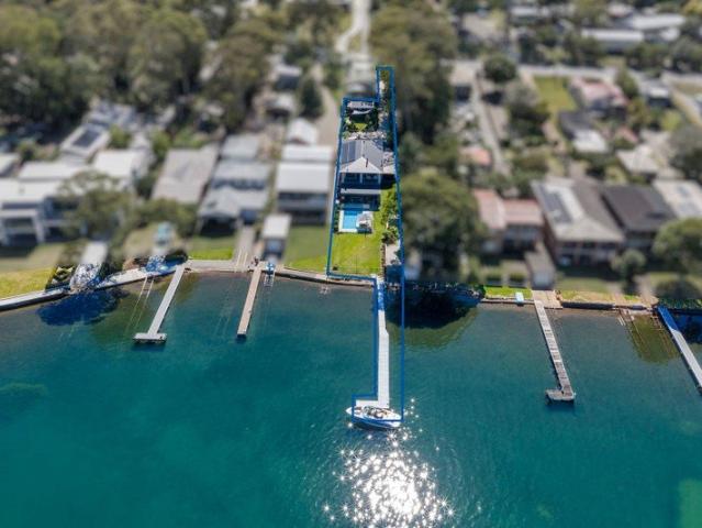 5 STAR ABSOLUTE WATERFRONT