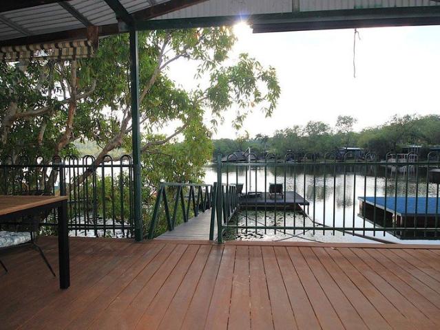 5 STAR WATER FRONT RETREAT WITH HUGE INCOME