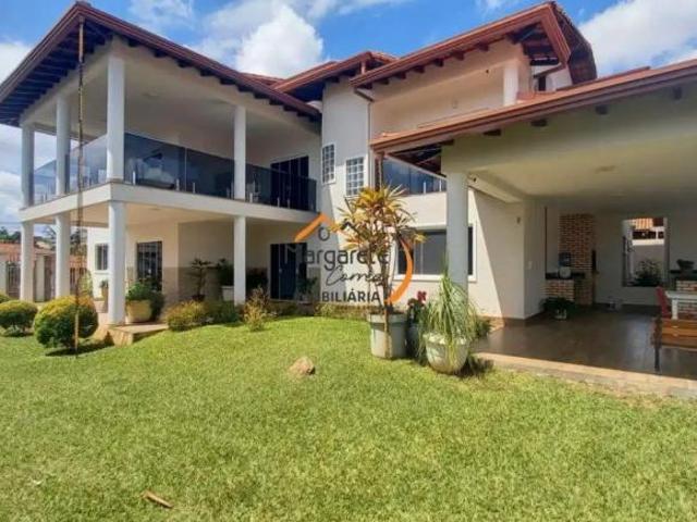 5 suítes, sendo 2 com hidromassagem, todas com closet, armário e acesso a varanda/sacada,permuta