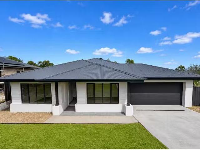 5 Sunline Street, MUSWELLBROOK House for rent Listed by Tom C.