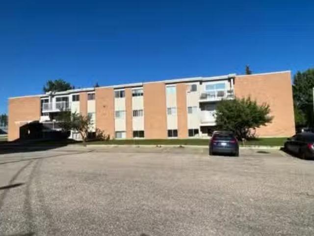 5 Sunset Boulevard, Whitecourt, AB, T7S 1K8 commercial for s.