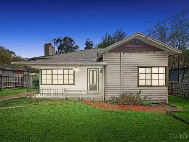 5 Surrey Road West, Croydon VIC 3136 House Auction