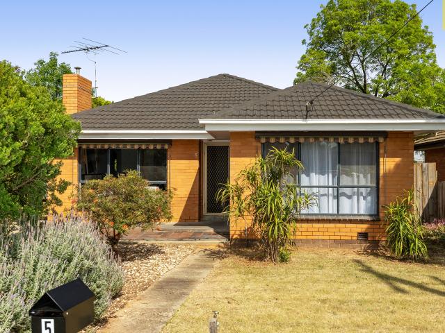 5 Swan Street, Melton