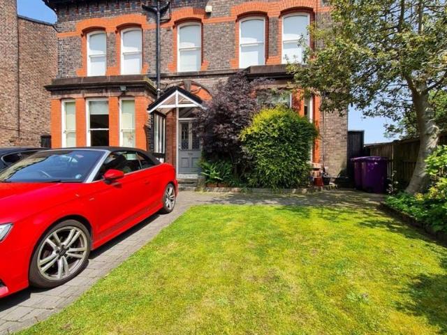 5 Salisbury Road, Liverpool, L19 0PQ, United Kingdom | 3 bed apartment for rent #139476373 | Rentberry