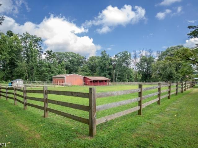 5 Scarlet Oak Rd