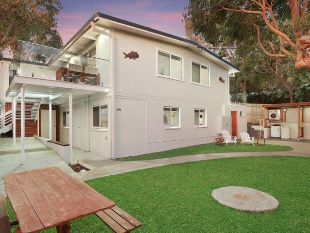 5 Self Contained 1 Bedroom Units on One Title!