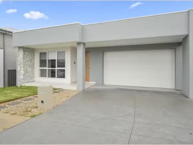 5 Spoonbill Avenue, Warnervale House for rent Listed by Abbie.