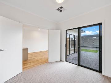 5 Tapa Lane, Enfield