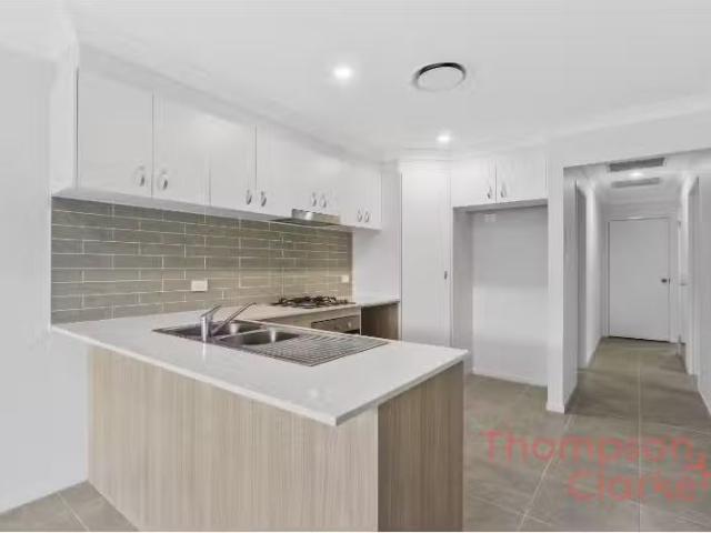 5 Tau Way, CHISHOLM Townhouse for rent Listed by Chantelle Pe.
