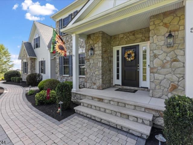 5 Thames Ln
