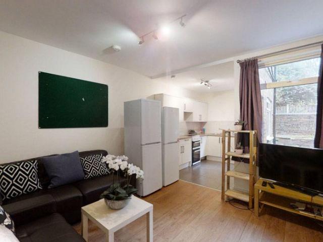 5 Thompson Road, Ecclesall 5 bed house share to rent £412 pcm £95 pw