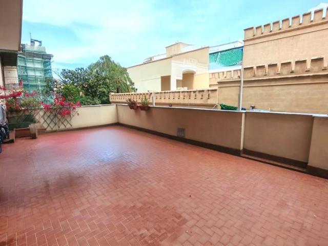 5 VANI CON TERRAZZO E POSTO AUTO