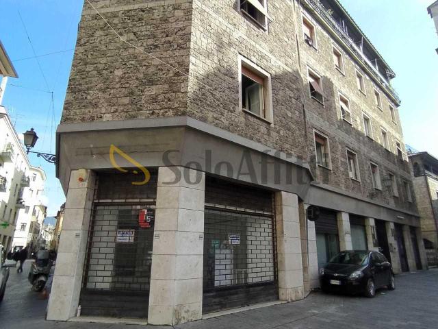 5 vetrine Corso Vecchio monolocale 60mq