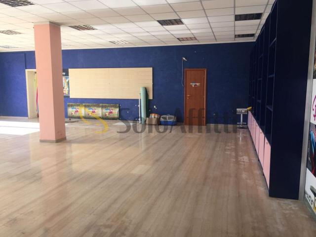 5 vetrine VIA TIBURTINA VALERIA bilocale 330mq