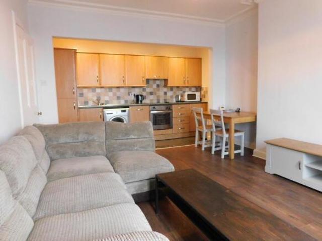 5, Victor Park Terrace, Edinburgh. 2 bed flat to rent £1,250 pcm £288 pw