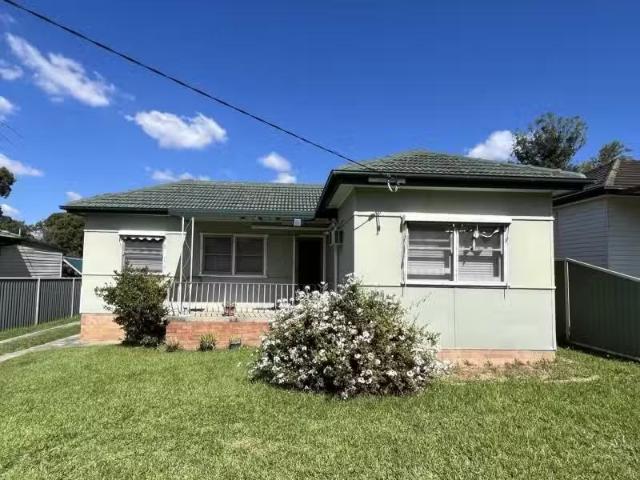 5 Warman Street, Pendle Hill House for rent Listed by Rentals.