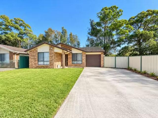 5 Werona Avenue, Claremont Meadows House for rent Listed by C.
