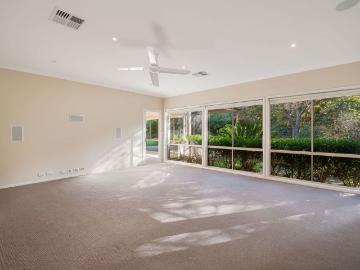 5 Whipbird Place, Woodlands Estate, Thornton Lawn & Garden Maintenance Included