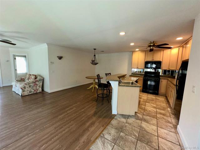 5 White Oak Ct, Unit 5, Coram, NY 11727 | MLS #981936