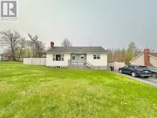 5 Willow Road, Grand Falls Windsor, NL, A2A 1V2 house for sa.
