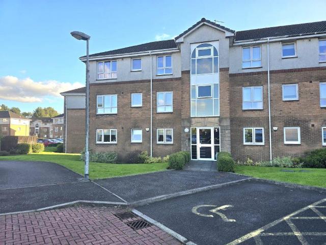5 Willowbank Grove, Flat 1/2. 2 bed flat to rent £950 pcm £219 pw