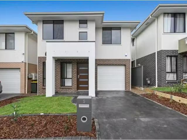5 Yamuna Parade, Box Hill House for rent Listed by Sienna Pet.