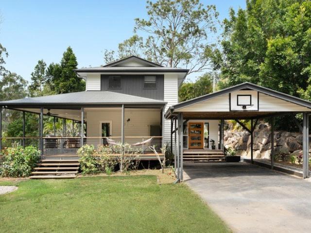 5 Year Old Acreage Home In A Stunning Position