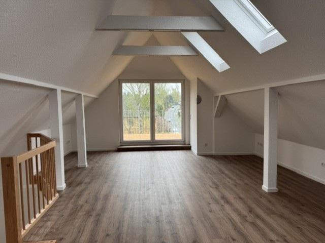 5 Zi DG Wohntraum mit Süddachterrasse, Kaminanschluss nähe Tierpark und Rabensteiner Wald