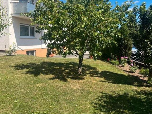 5 Zi Wohnung auf dem Lemberg mit Balkon, Gartenanteil u. Garage