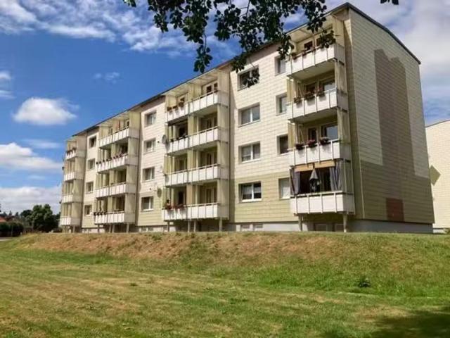 5 Zimmer 109 m² 550 € Kaltmiete Wohnungen in Tützpatz