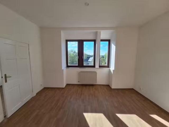5 Zimmer 115 m² 850 € Kaltmiete Wohnungen in Halle OT Amm.