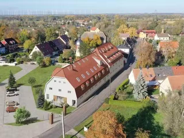 5 Zimmer 135 m² 1.354 € Kaltmiete Wohnungen in Schkopau