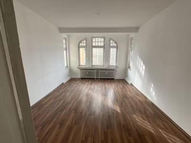 5 Zimmer 139 m² 949 € Kaltmiete Wohnungen in Bremerhaven