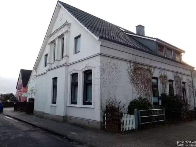 5 Zimmer 140 m² 920 € Kaltmiete Wohnungen in Varel