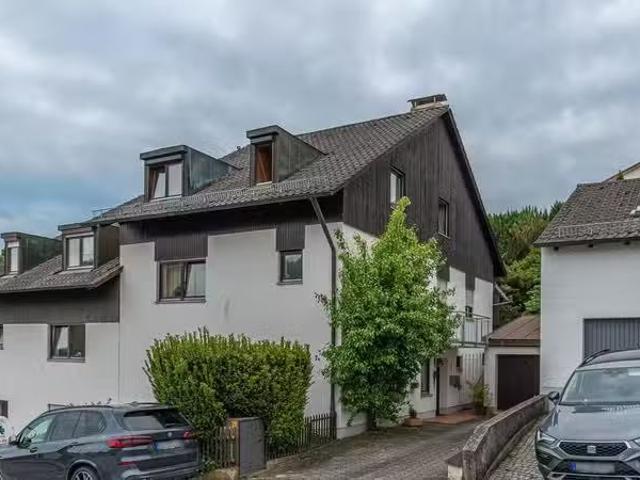 5 Zimmer 143 m² 1.100 € Kaltmiete Wohnungen in Landshut