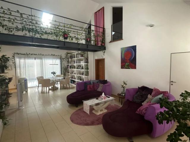5 Zimmer, 198 m²