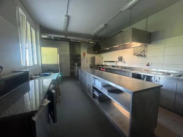 5 Zimmer, 230 m², 1. Stock