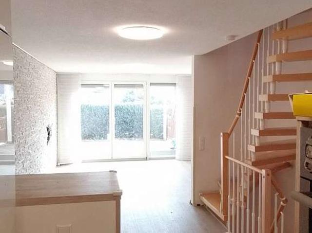 5 Zimmer, 2 WC und 2 Bäder/Duschen – Reihenmittelhaus in Metzingen