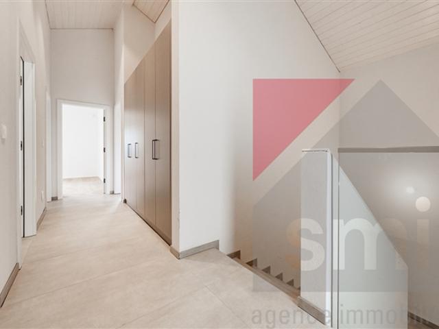 5 Zimmer Villa mit schöner Aussicht und harmonischen Oberflächen