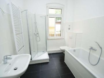 5 Zimmer Whg im EG einer Altbau Stadtvilla mit TERRASSE, Wanne+Dusche, Gäste WC