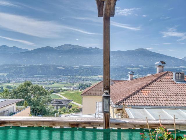 5 Zimmer Wohnnung mit großem Südbalkon in absoluter Ruhelage