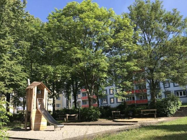 5 Zimmer Wohnung mit 116 qm im 1. Obergeschoss mit SPIELplatz