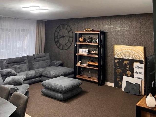 5 Zimmer Wohnung mit 2 Stellplätzen in Hanau. OHNE MAKLER