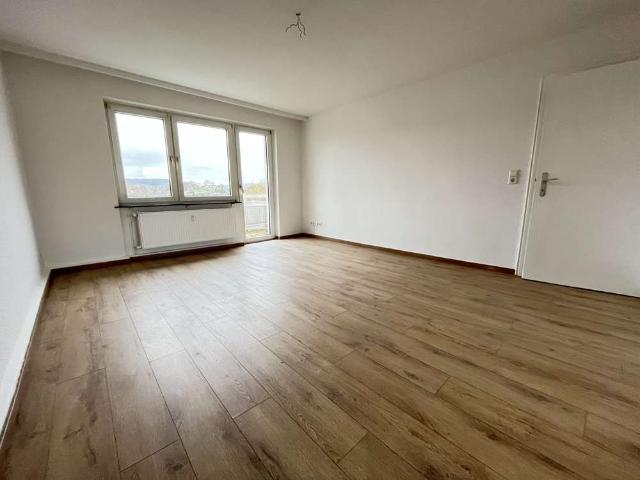 5 Zimmer Wohnung mit Balkon