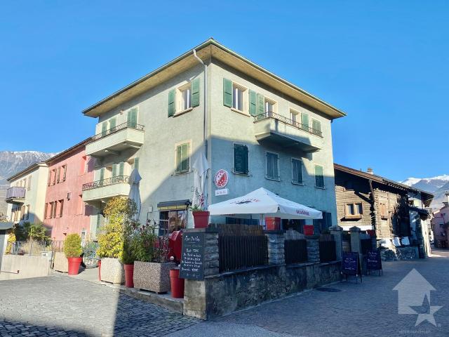 5 Zimmer Wohnung mit Balkon im Zentrum des Dorfes!