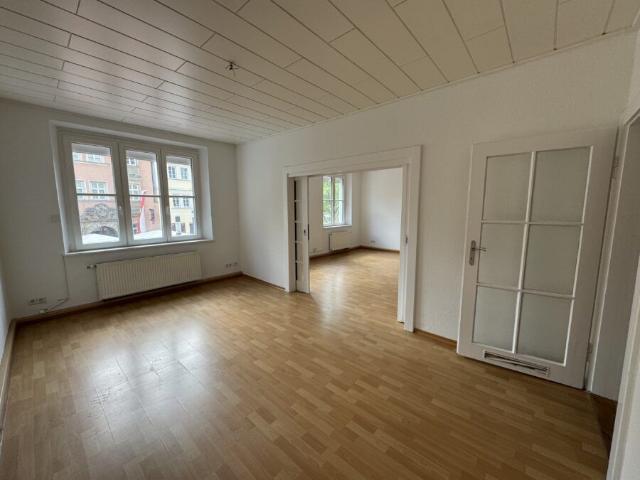 5‑Zimmer Wohnung mit Balkon in der Fußgängerzone