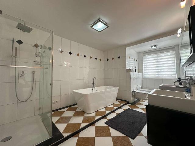 5 Zimmer Wohnung mit Garten in Frankfurt Unterliederbach