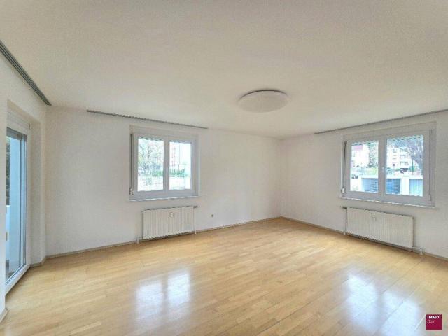 5 Zimmer Wohnung mit Loggia und zusätzlichen 40 m² Magazin
