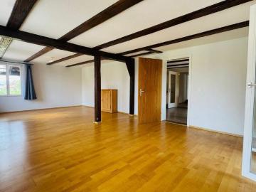 5 Zimmer Wohnung mit mehreren Terrassen und ein Parkplatz inklusive