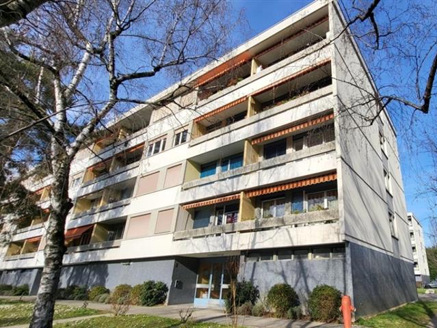 5 Zimmer Wohnung im 1. Stock